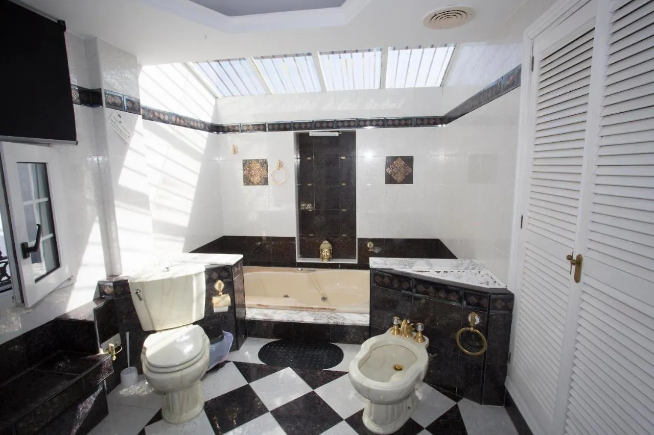 Alojamiento El Chaparro Barbate Guest House 0*,