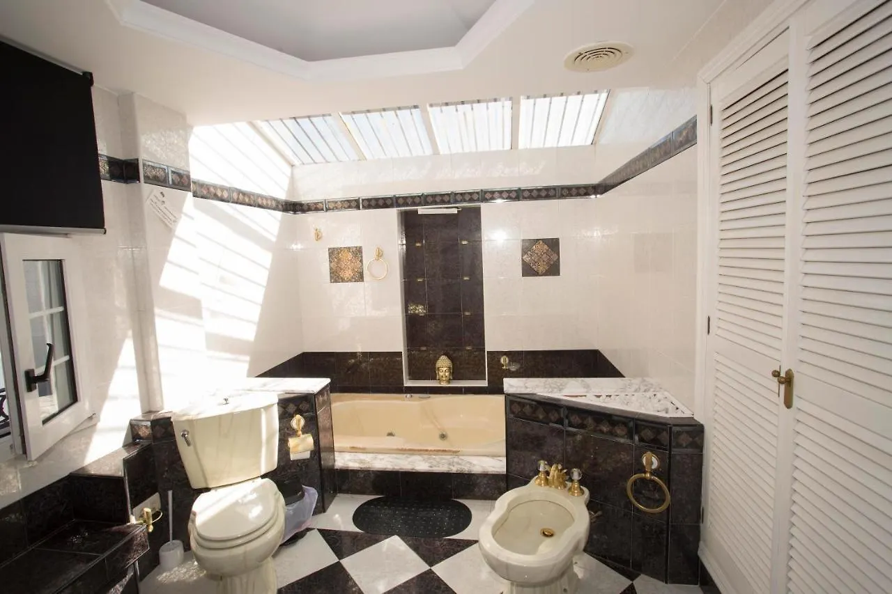 Alojamiento El Chaparro Barbate Guest House